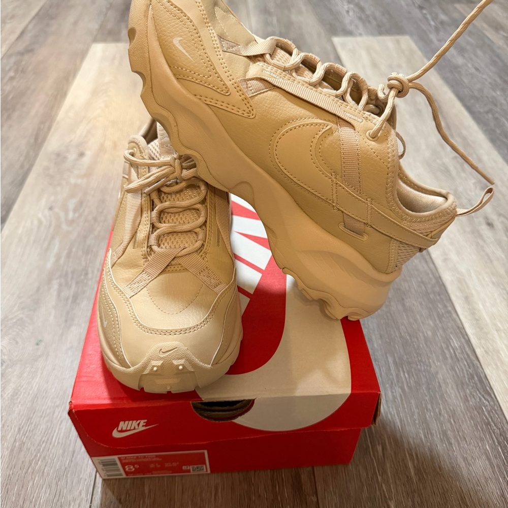 Nike TC 7900 Sanddrift Sail Sneakers Womens size 8.5